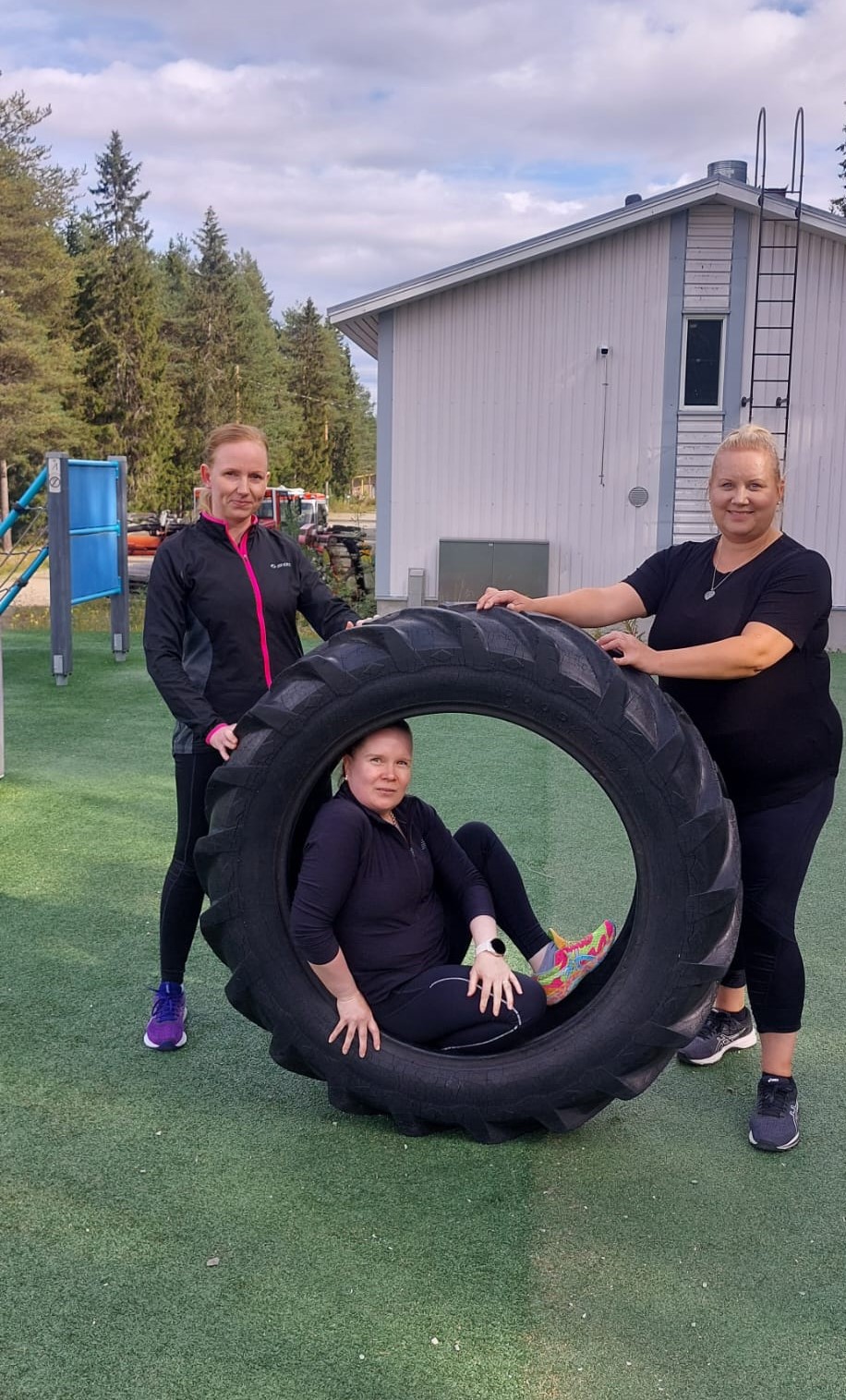 Attendo Suvisaaren ty&ouml;ntekij&auml;t kuntoilemassa