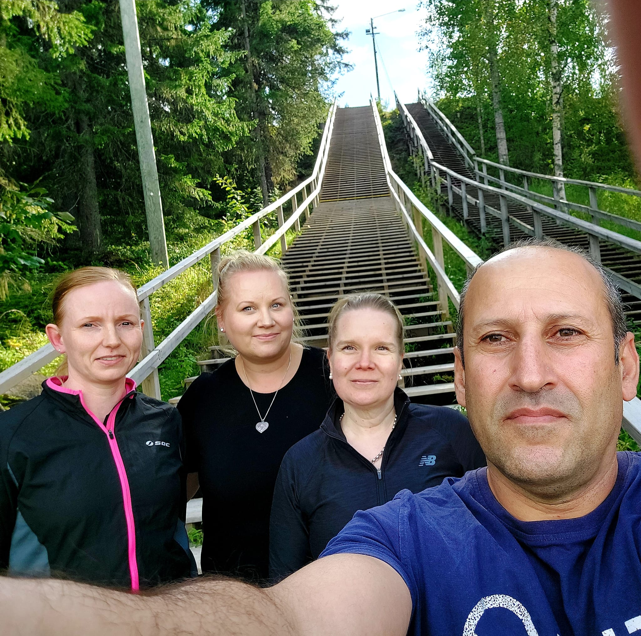 Attendo Suvisaaren ty&ouml;ntekij&auml;t kuntoportailla