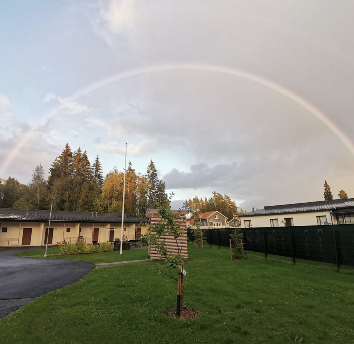Sateenkaari Merikodon rakennuksen yllä