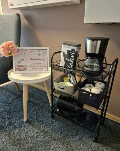 Kuvassa Attendo Kelon kahvik&auml;rry