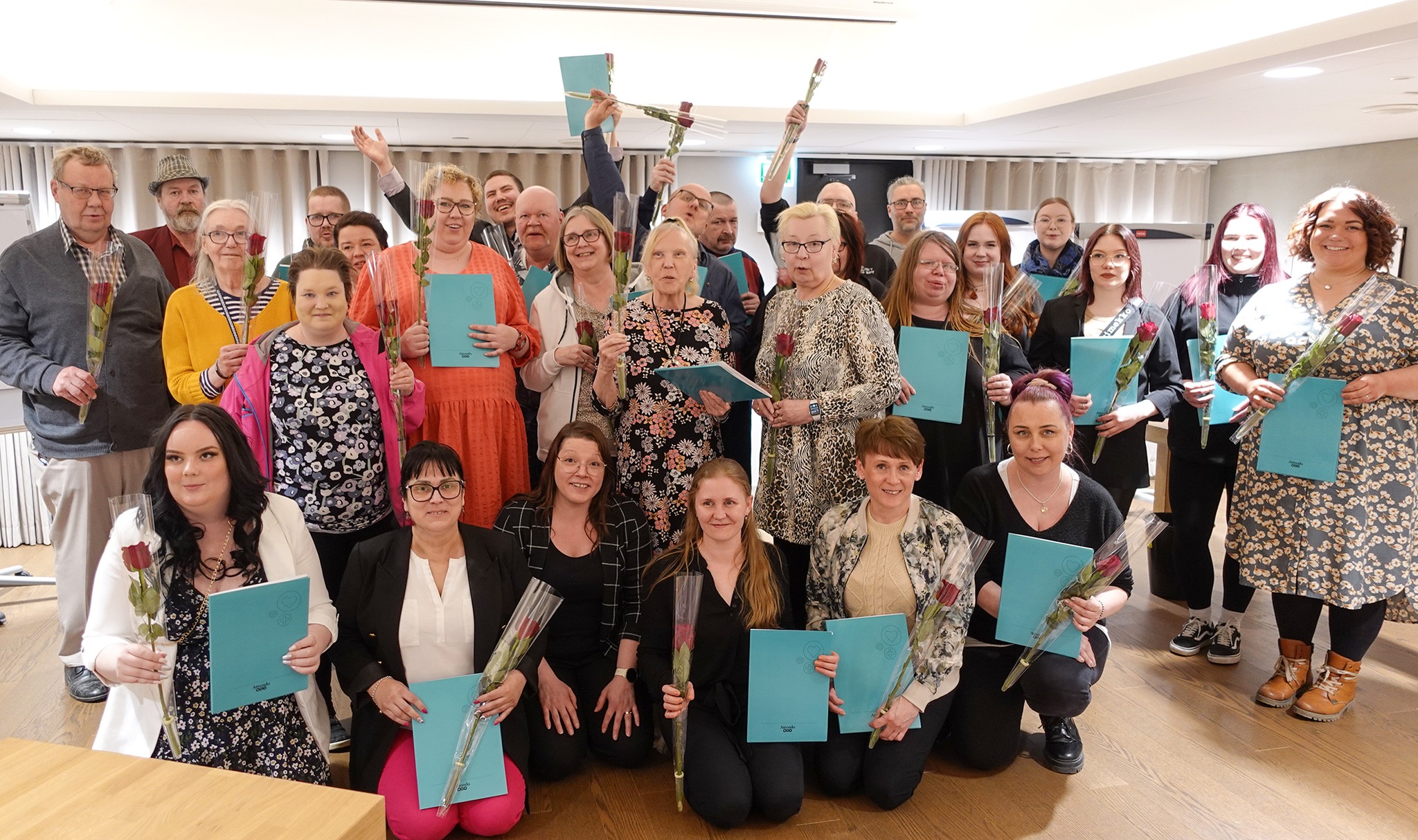 Kokemusasiantuntijat auttavat uuden asukkaan tai työntekijän alkuun Attendo-kodin arjessa