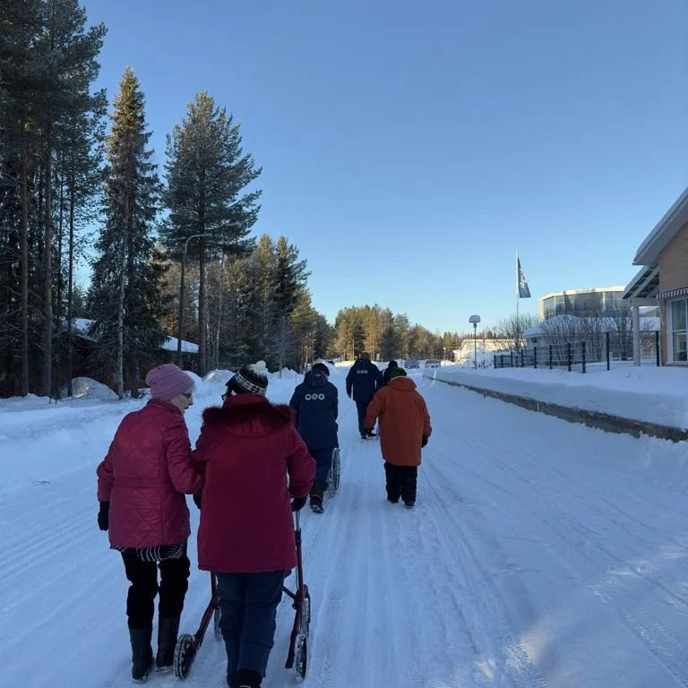 Seura-lehden reportaasi: "Hoivakodin huono ilmapiiri ja hoitajapula kääntyivät ikäihmisen kokoiseksi onnelaksi"